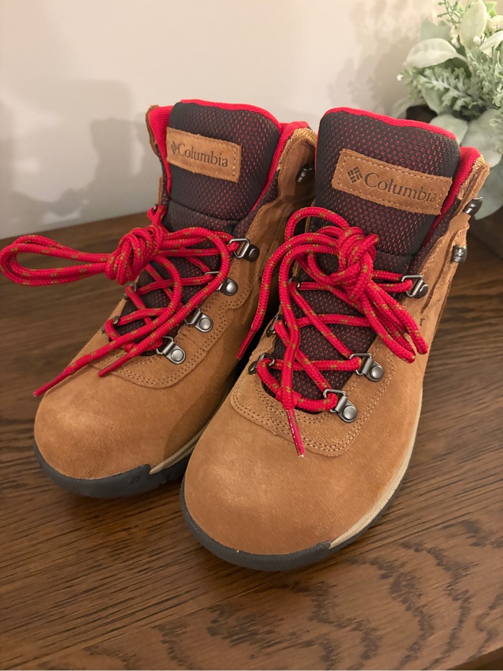 New Columbia Women’s Brown Suede Hiking Boots with Red Accents